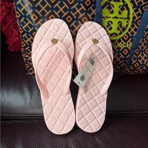 Tory Burch  platform Willa flip flop  with Gold Emblem NWT Pink blossom